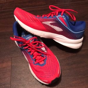 GENTLY used Brooks Launch 5 women’s 10